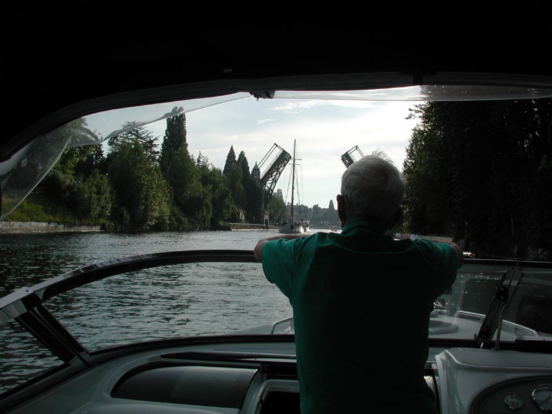 Fremont bridge open.jpg 65.4K